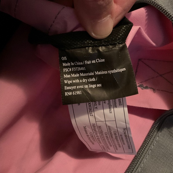 Roots - Gym Bag - Beach Tote - Pink and Grey - NWOT - Picture 12 of 13